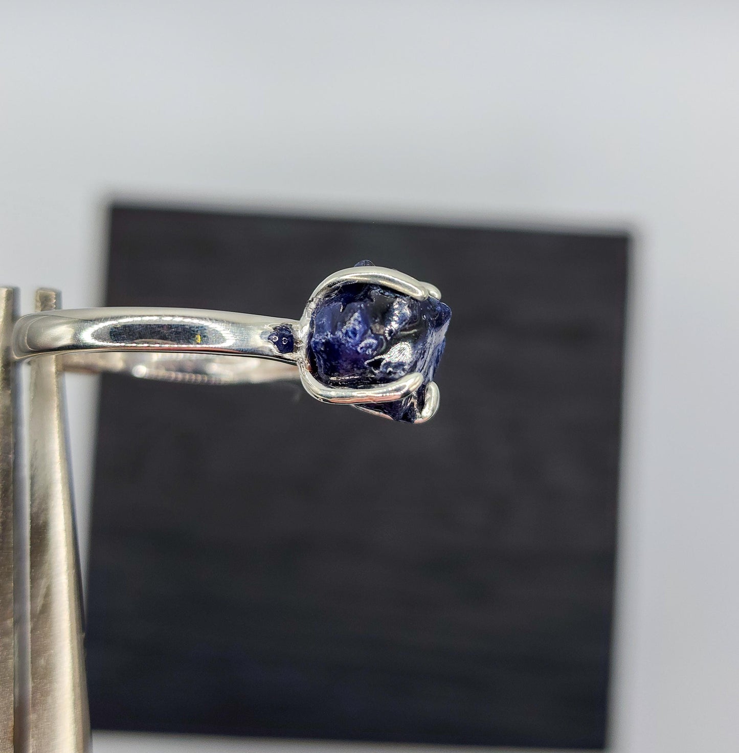 Raw Blue Sapphire Ring – Flex-Fit Sterling Silver Band, Handmade Minimalist Gemstone Jewelry