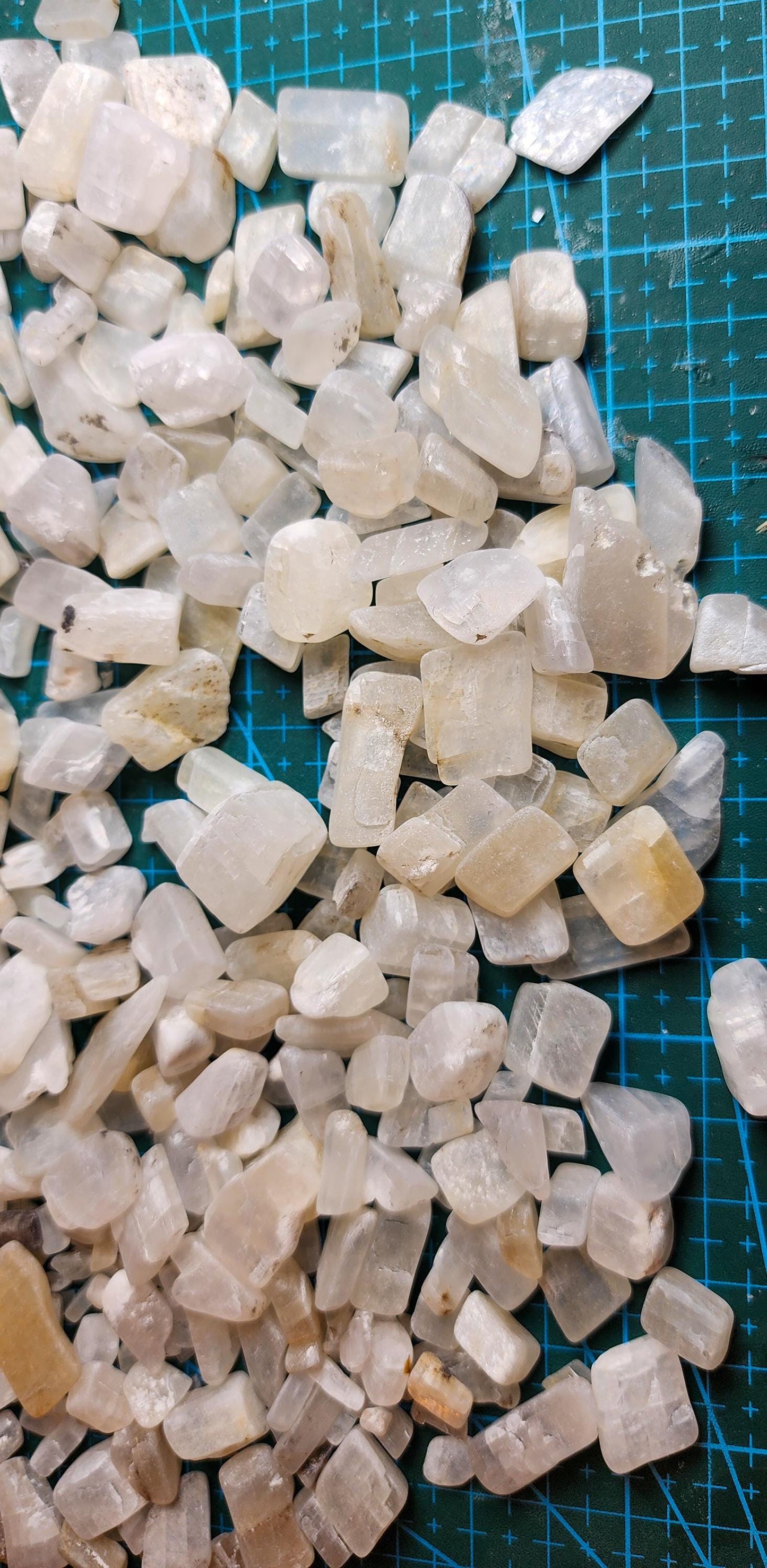 Oregon Calcite Crystals – UV illuminessent – for Crafts, Spiritual, Metaphysical Use, Energy Healing, or Decor - Mineral Specimens - Petite