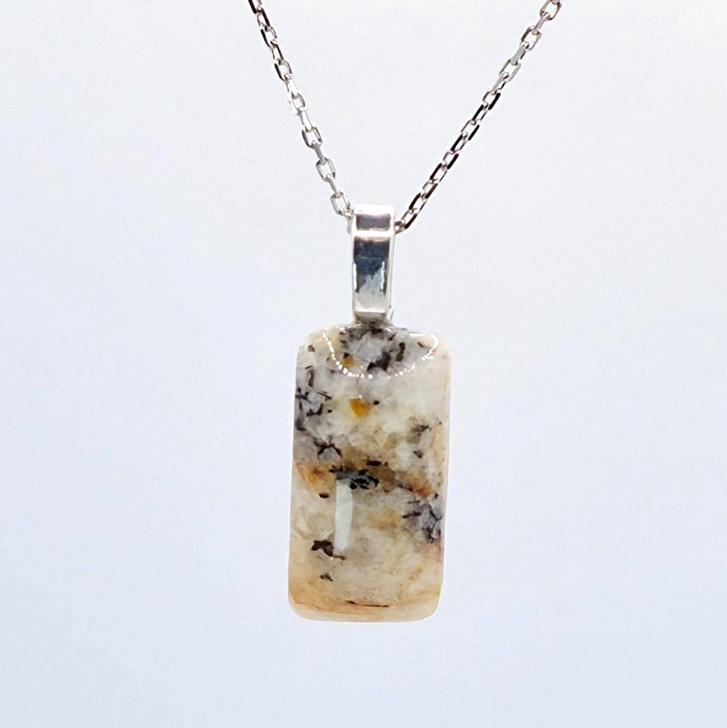 front photo close up of the quartz pendant
