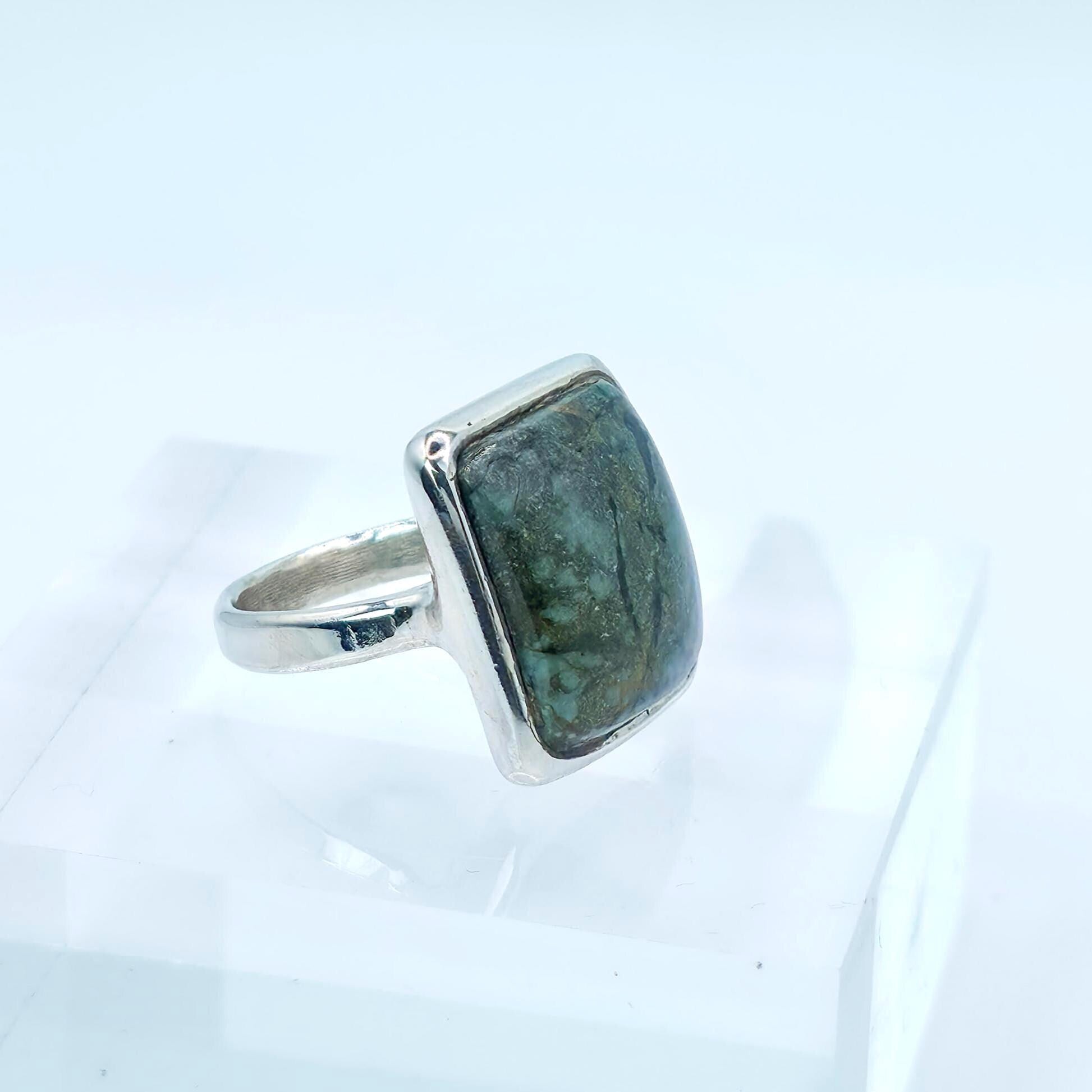 upside down view of ring showing profile