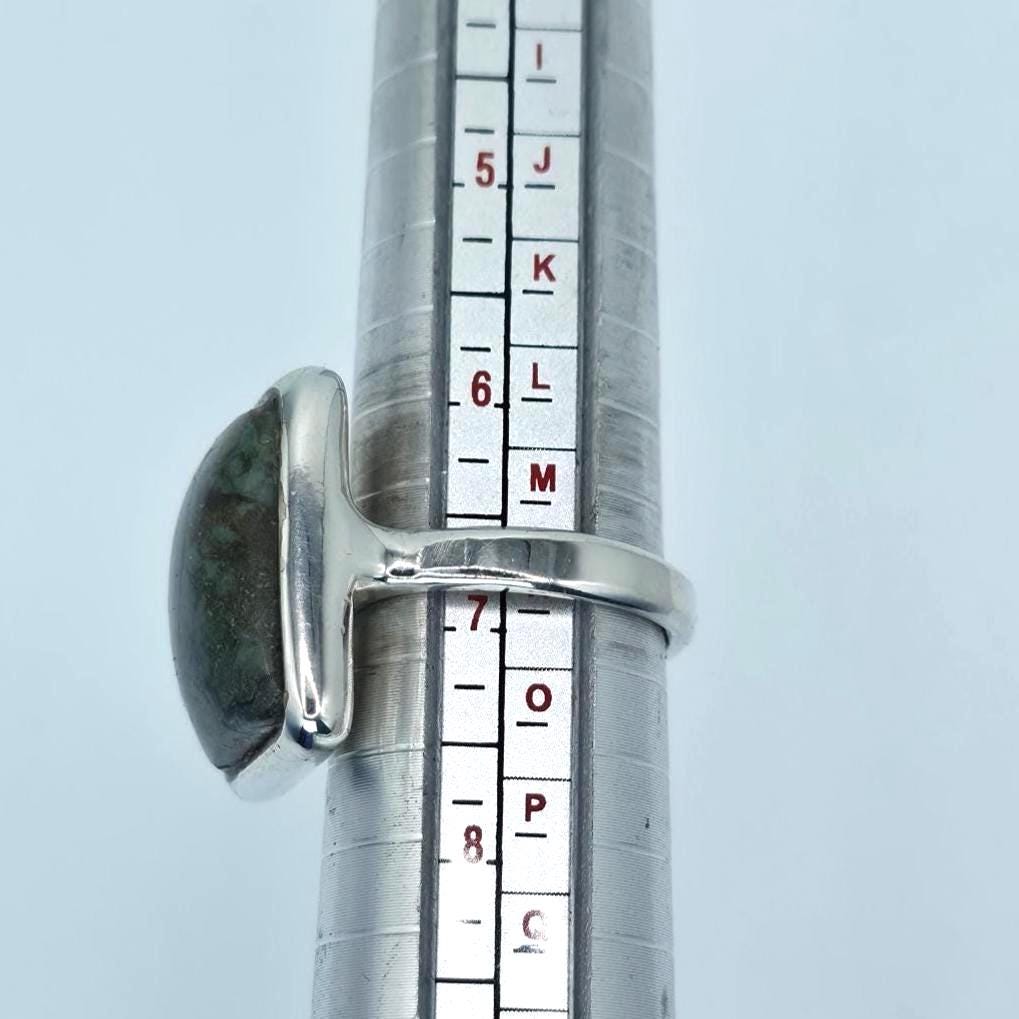 front view of stone direct intense light